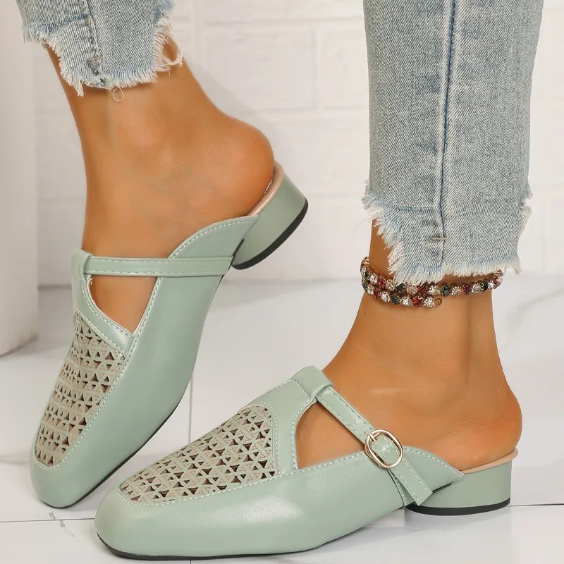 

Сандалии на плоской подошве с закрытым носком, женские сандалии с пряжкой и декором, мягкая подошва, нескользящие шлепанцы, летние легкие удобные пляжные туфли на платформе