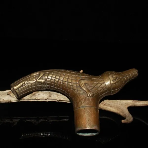 Collected pure copper crocodile cane head length 17 centimeters, width 3.5 , thickness 8.5  weight 333