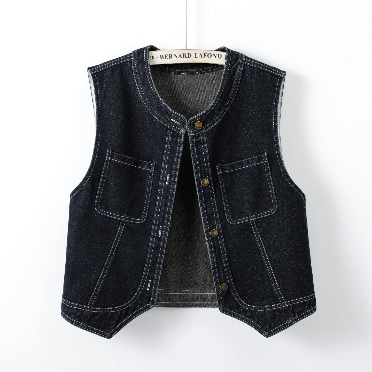 

Dark Blue Crew Neck Women Denim Vest Outerwears 2025 New Spring Autumn Retro Stylish Versatile Sleeveless Jean Jacket Tops