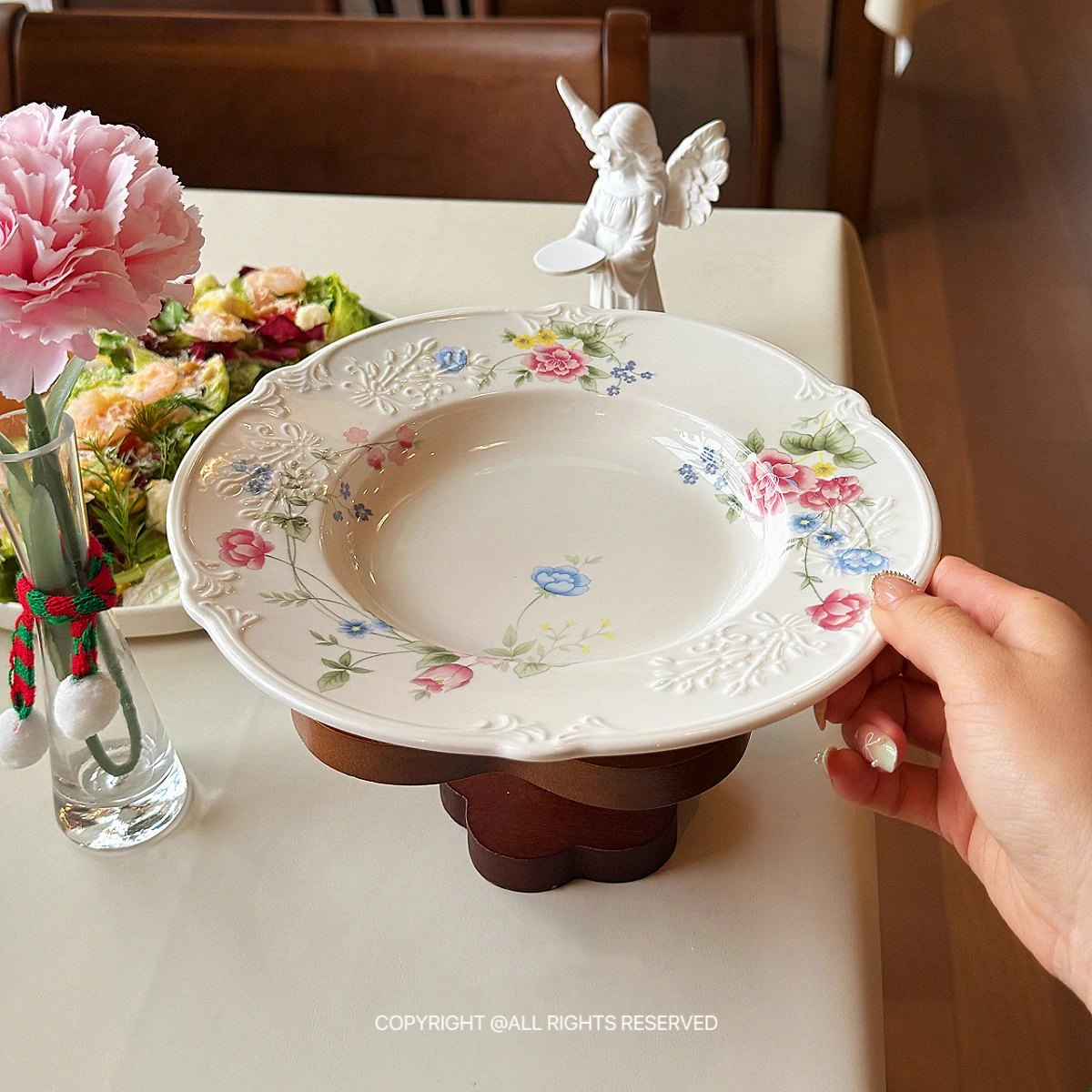 Vintage Floral Embossed Ceramic Plate White Round Salad Dessert Dinner Plate for Home Use Exquisite Beautiful Deepen Tableware