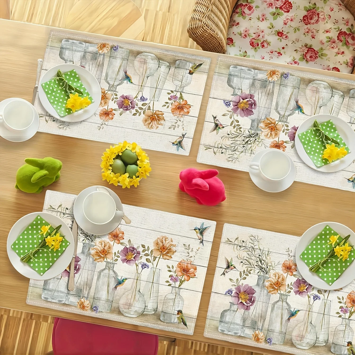 

4 шт. коврики для стола с вазой с цветочным рисунком — яркий полевой цветочный дизайн с колибриками, полиэстером, можно стирать в машине — идеально подходят для праздничных частиц