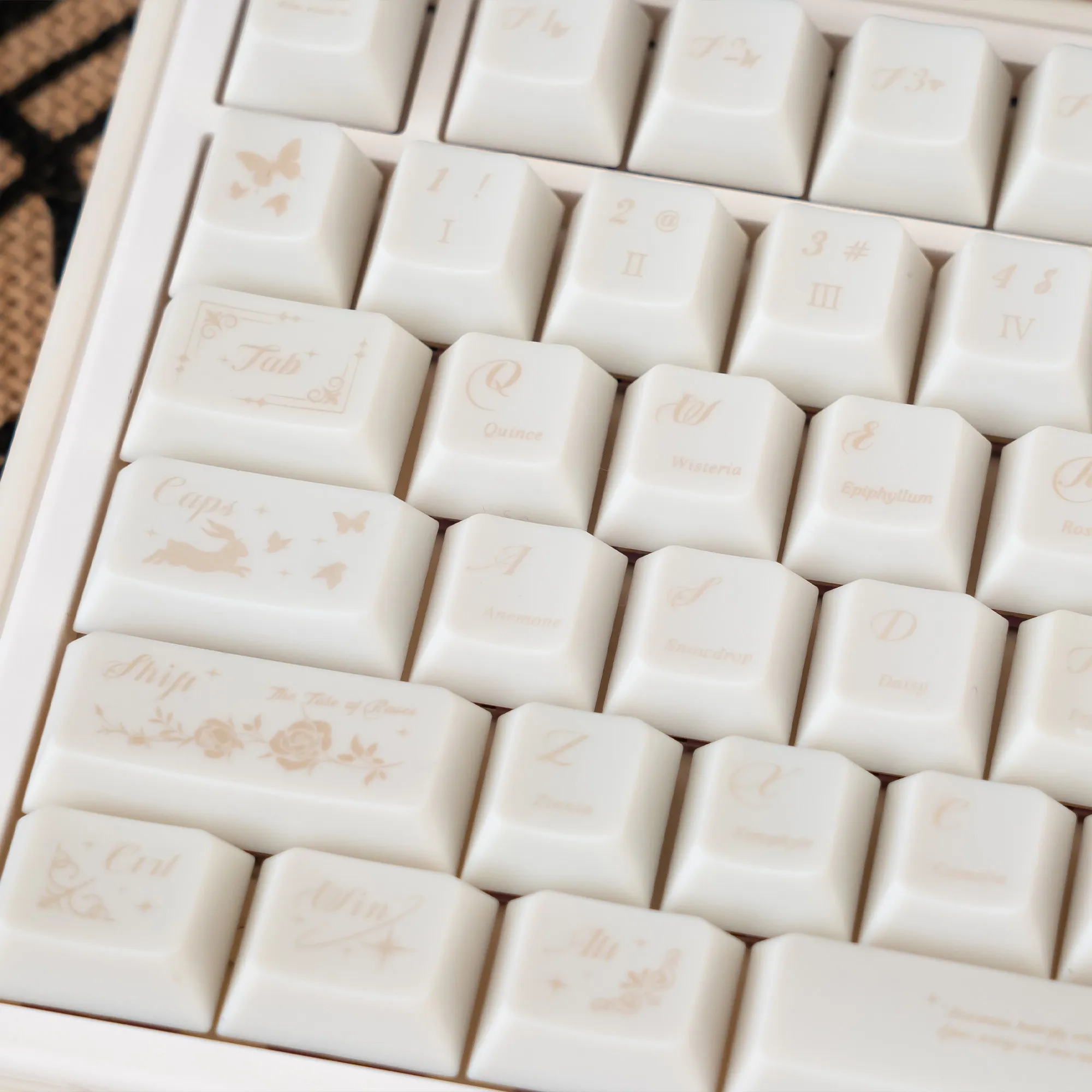 

Dream Butterfly theme Keycaps Cherry profile PC UV keycaps Milk-white keycaps For MX 61/68/87/96/104 Mechanical Keyboard