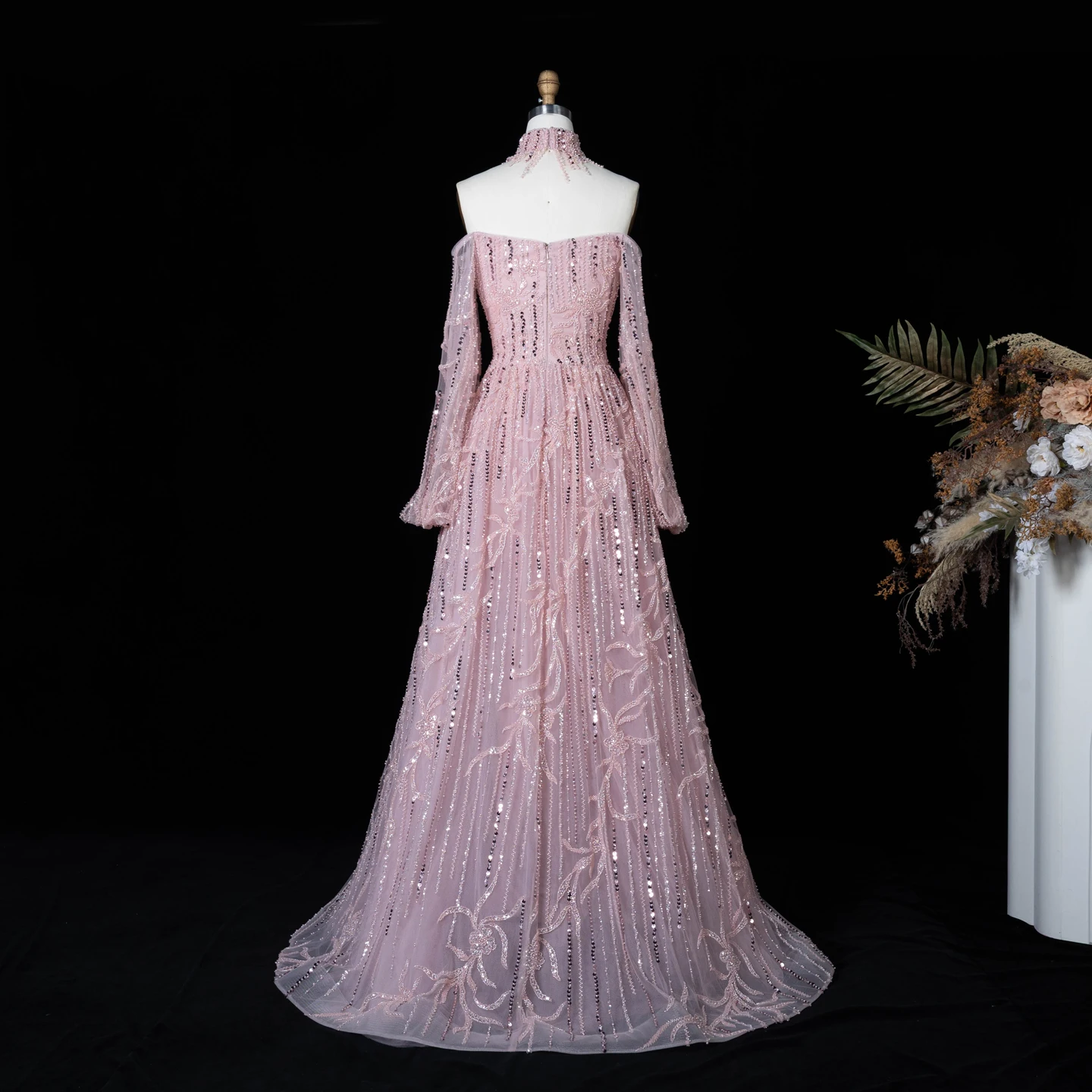 Sharon Said Luxuriöses Rosa Schulterfreies Abendkleid mit Langen Laternenärmeln und Perlenbesetzter Halskette Dubai Formelle Partykleider SS411 Maßanfertigung – Detail 9