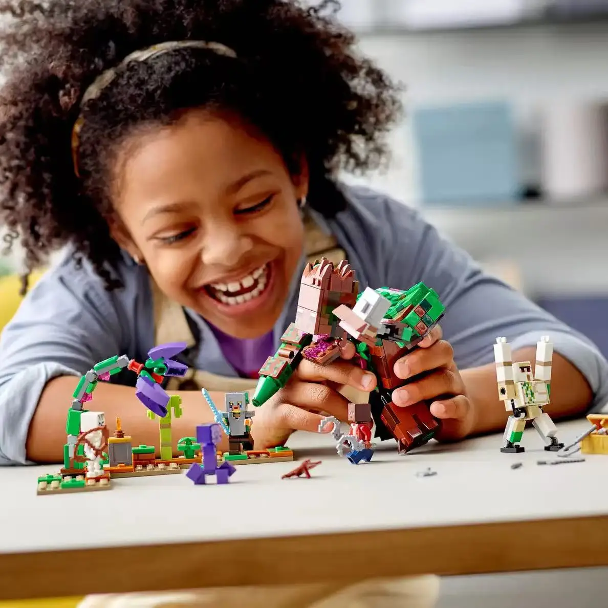 

В наличии: набор моделей «Дистопический новый мир» (21176), подходит в качестве подарка на день рождения для девочек и мальчиков, совместим с LEGO.