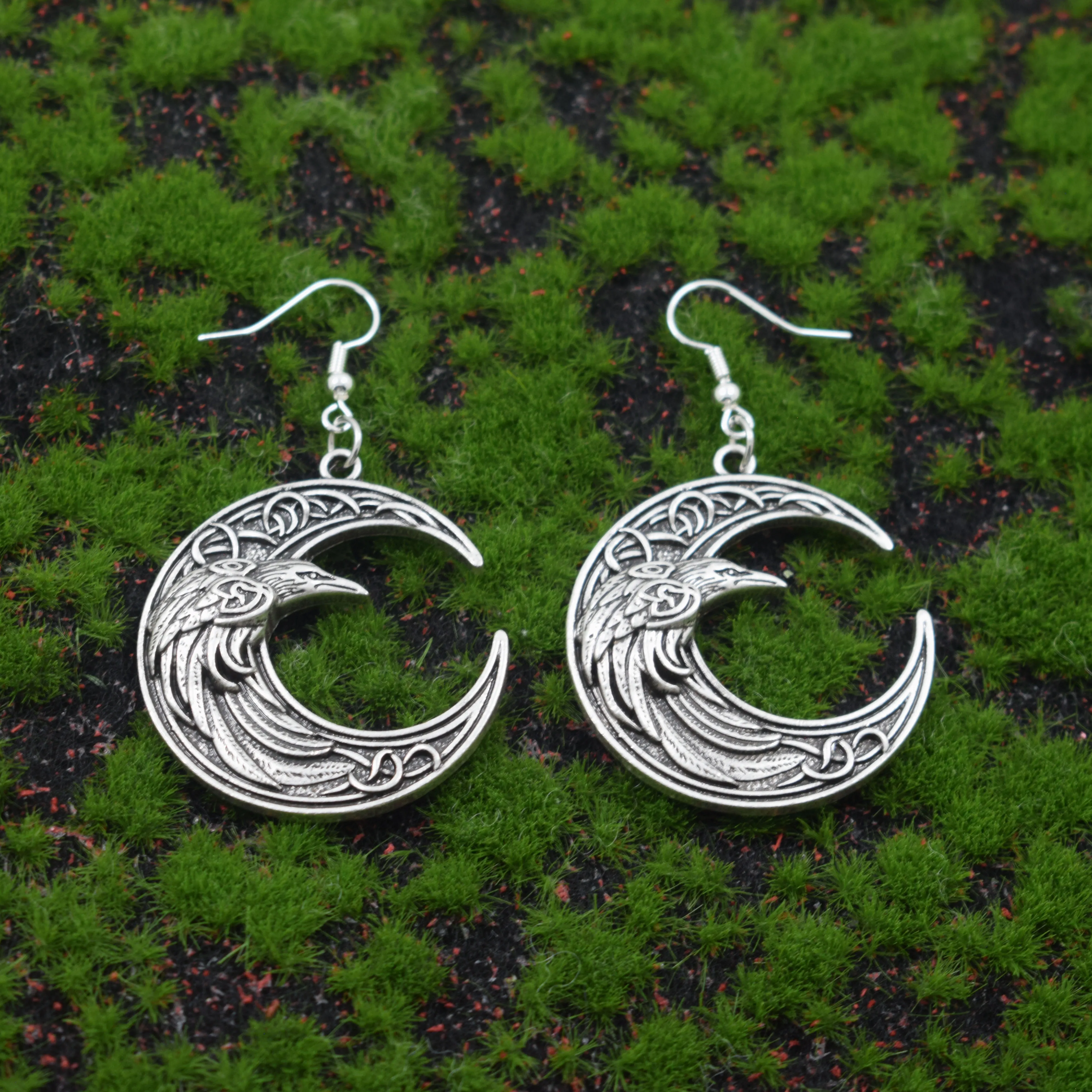 1 pair Norse viking moon raven woman earring