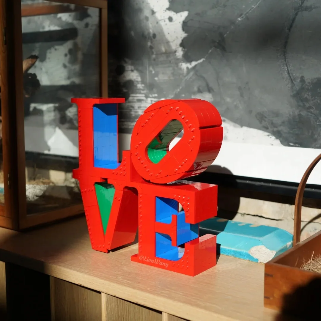 

2025 new product Pop art Manhattan famous LOVE classic sculpture DIY building blocks Best Valentine's Day Gift