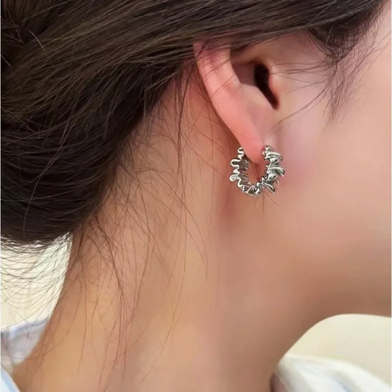 Trendy Massive Metal Earrings Retro Irregular Wavy Pleated Earrings for Women Design Simple Temperament Senior Fashion Jewelry