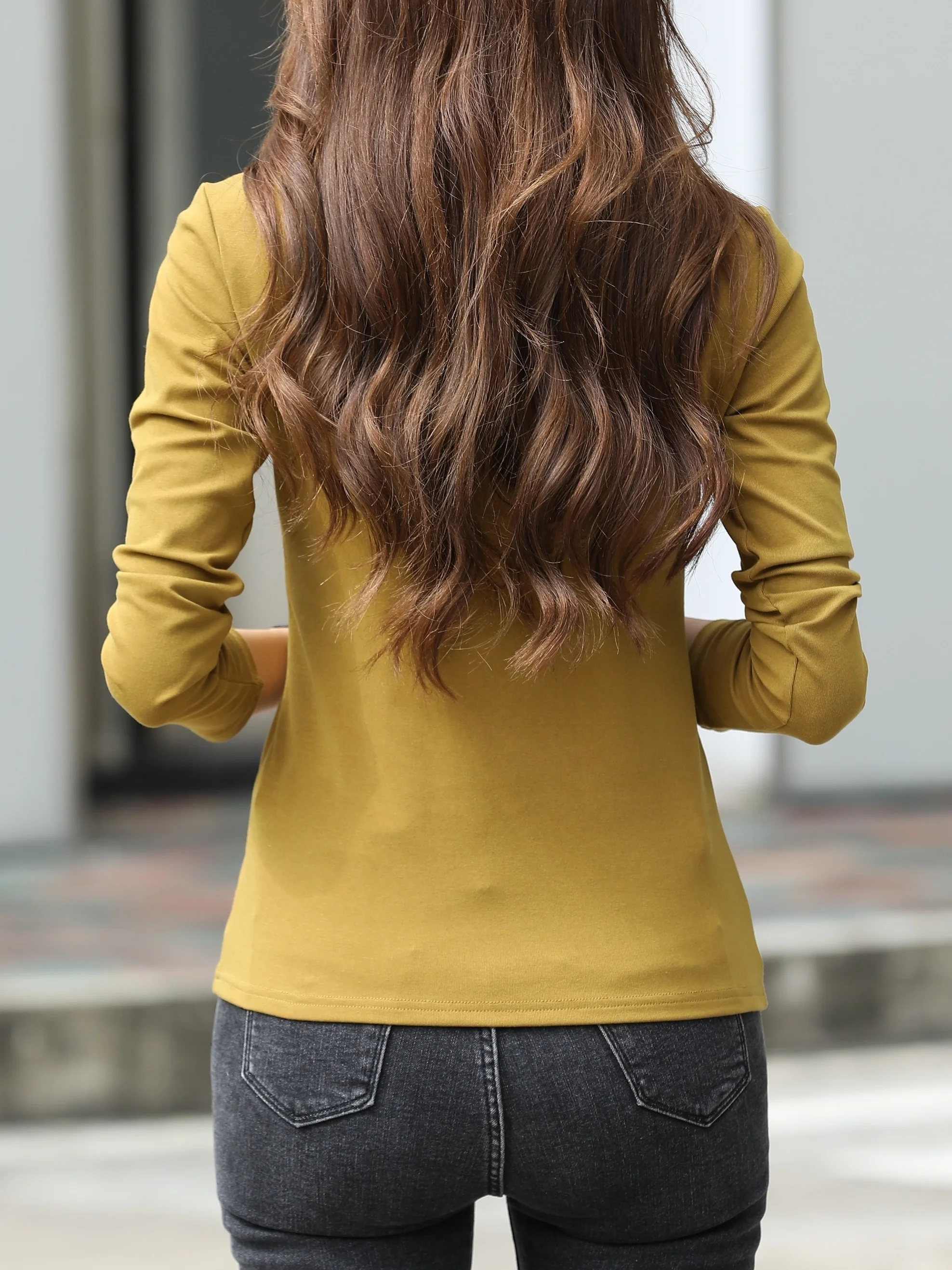 Einfarbiges, langärmliges, lässiges Alltagsstrickoberteil für Damen mit Rundhalsausschnitt, geeignet für Frühling und Herbst, kann als Bett verwendet werden. – Detail 2
