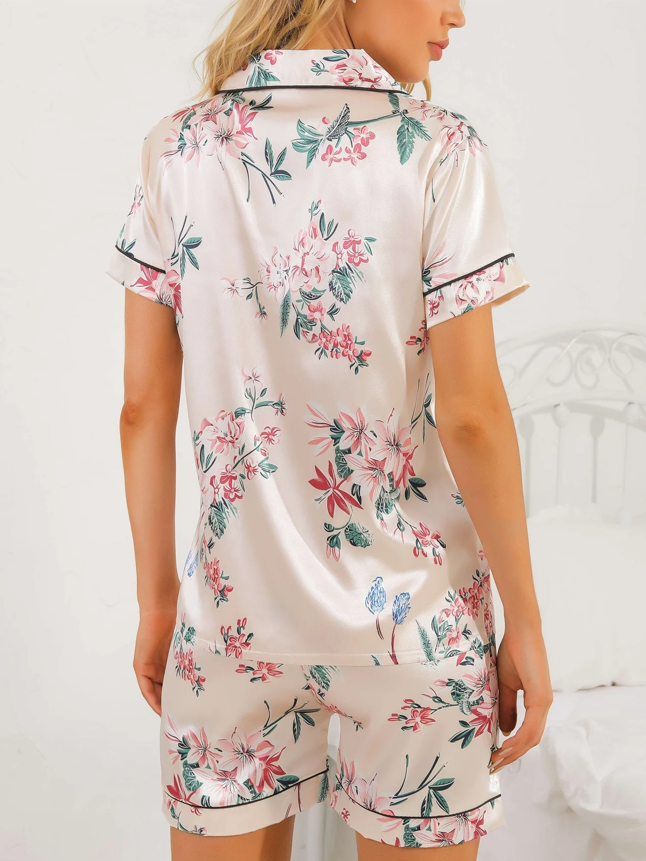 Floral Print Pajamas Set Short Sleeve Buttons Top & Shorts Women\'s Sleepwear & Loungewear