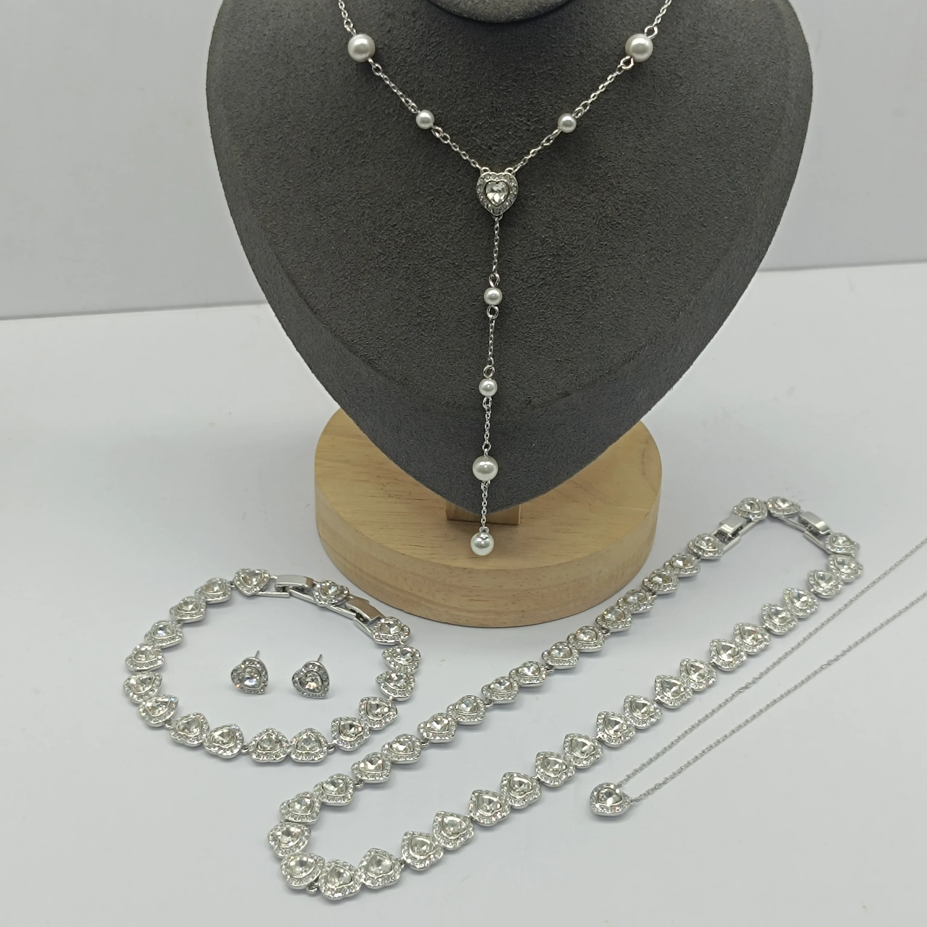 

The most popular heart-shaped jewelry set of 2025: elegant and sophisticated, the perfect choice for banquets.