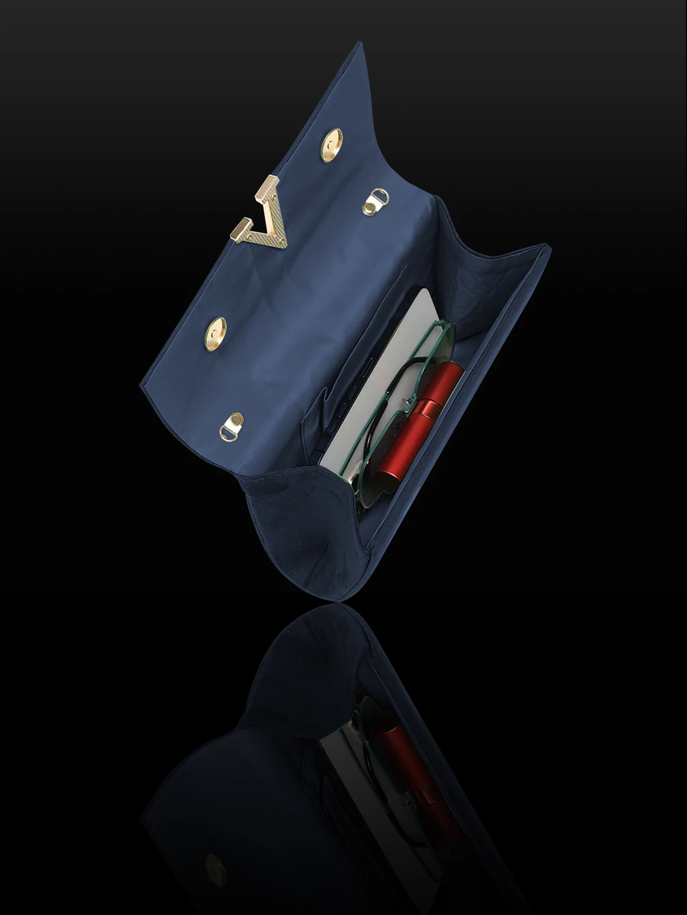 حقائب سهرة نسائية أنيقة بلون سادة وقوابض بغطاء قلاب، مقترنة بقلائد وأقراط وأساور، هدايا مثالية للحفلات