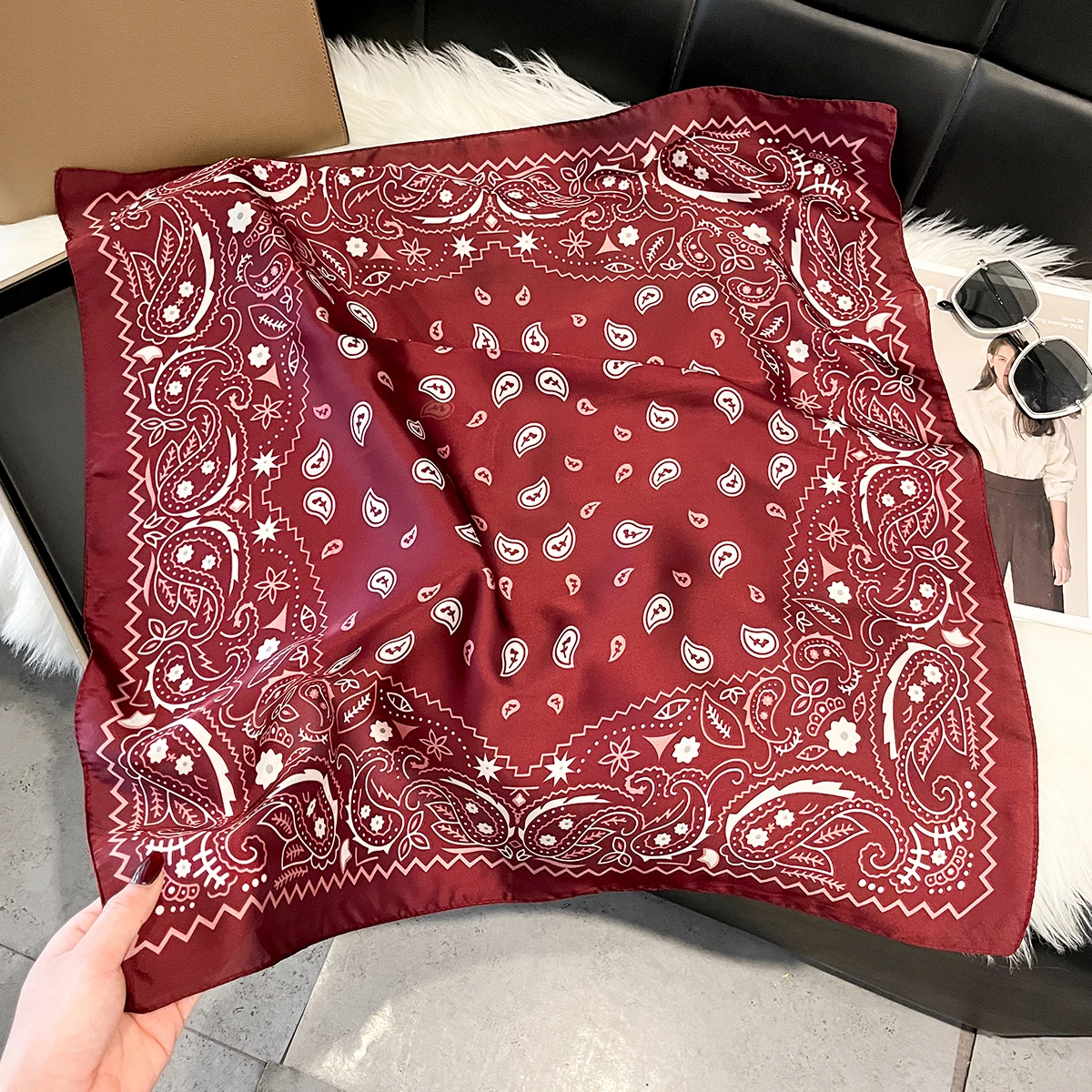 

Винтажный атласный квадратный платок с цепным принтом, мягкий и легкий, модный женский аксессуар для волос и шеи, элегантный шарф для волос