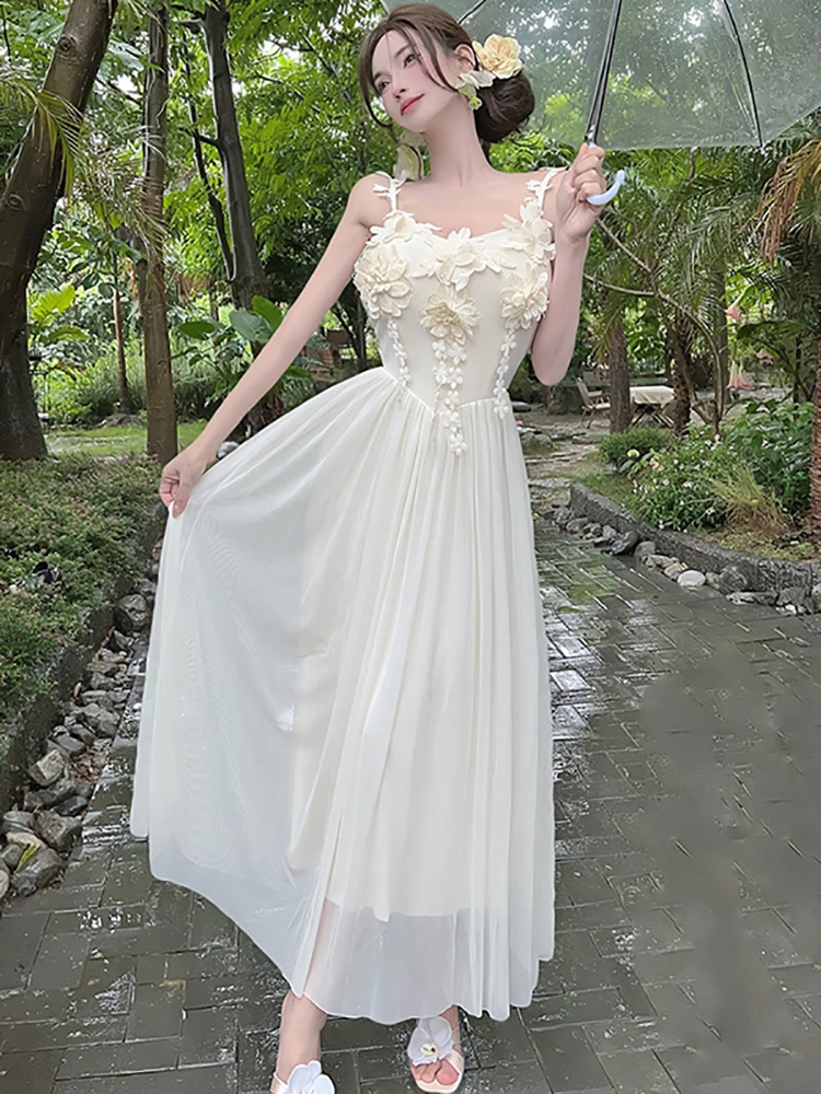 2025 Abito lungo sexy con applicazioni chic in maglia bianca Abito lungo sexy da donna coreano vintage di lusso Abito estivo elegante aderente da ballo