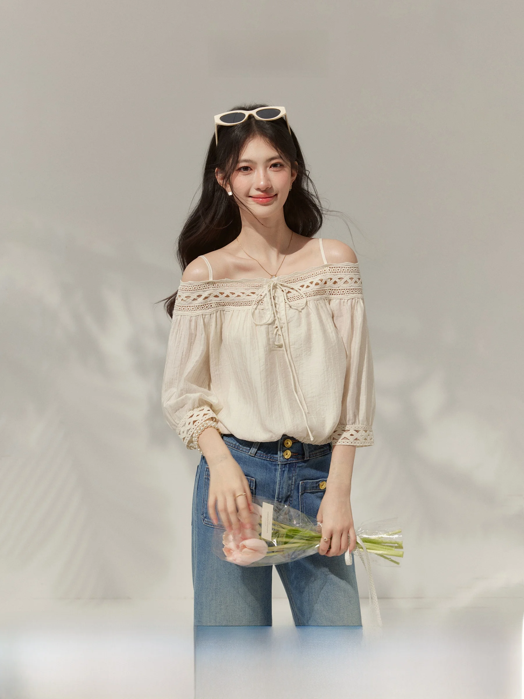 

Женская рубашка Ouyang Xi во французском деревенском стиле, с одним открытым плечом, длинными рукавами, кружевной отделкой, тонкий летний топ свободного кроя, стандартной длины