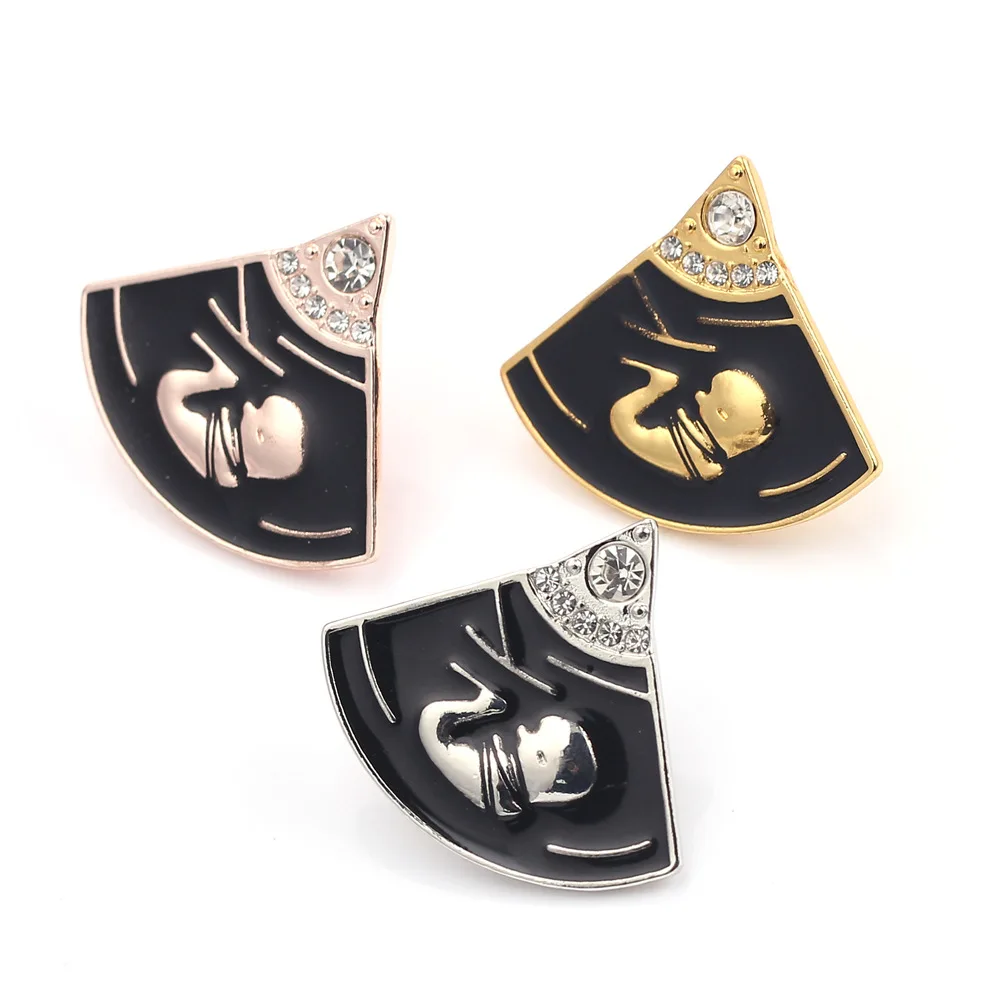 

Wholesale of Metal Commemorative Badges and Brooches for Babies about To Be Born in European and American Personalized