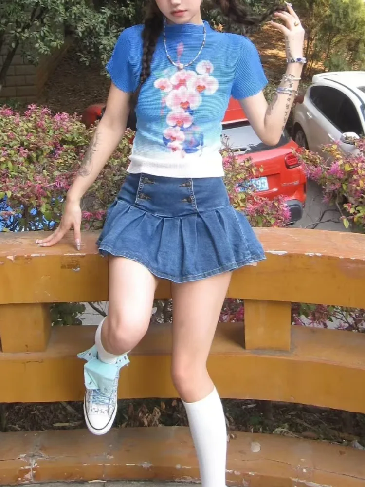 

Женская блузка с ярким цветочным принтом - розовый/красный цветочный кластер на градиентном синем, современные элегантные повседневные топы | Художественный дизайн Мода