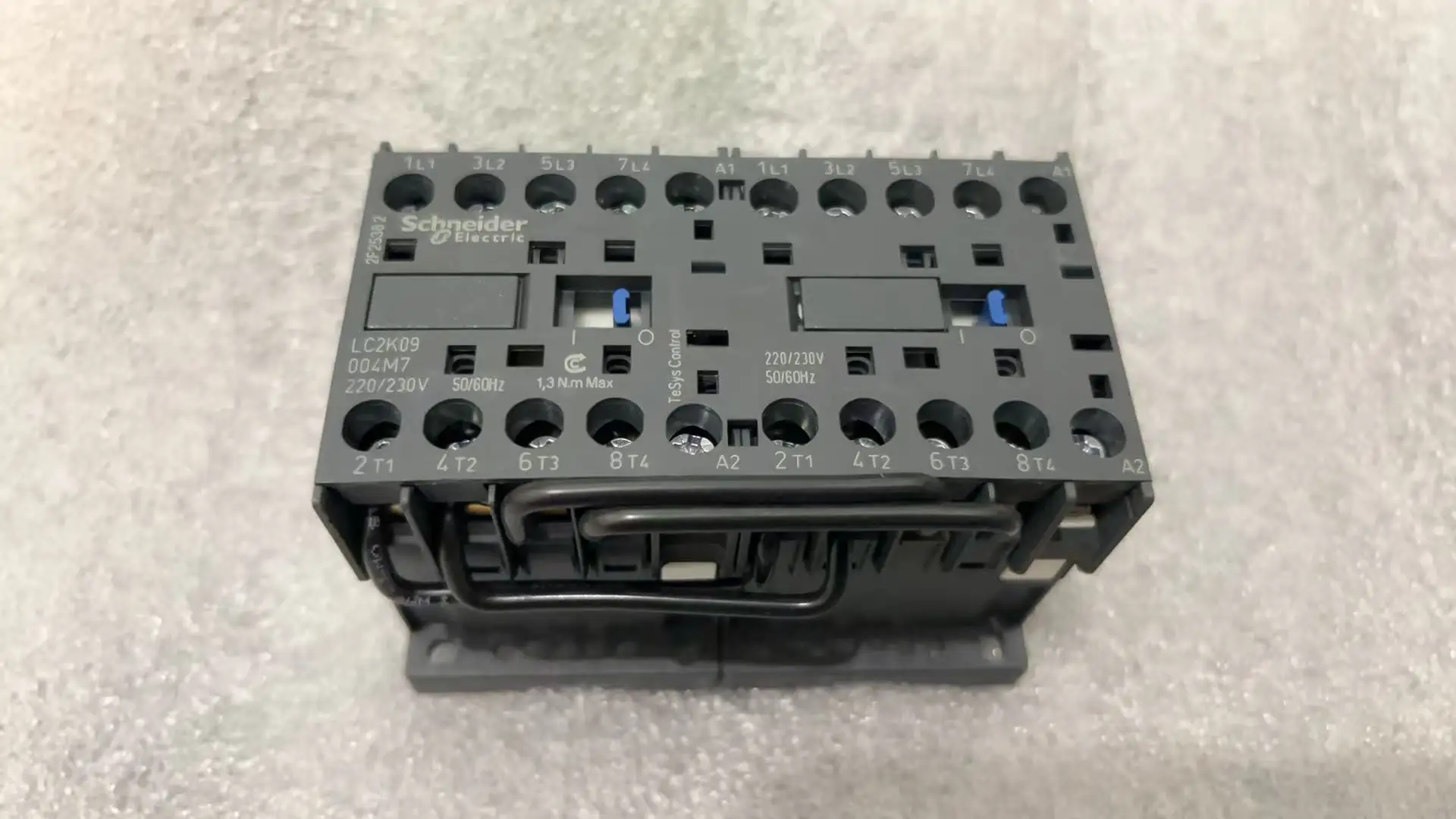 

LC2K09004M7 LC2K09004M7 Контактор переключения, 4P, AC,1, = 440 В, 20 А, катушка переменного тока, 220...230 В