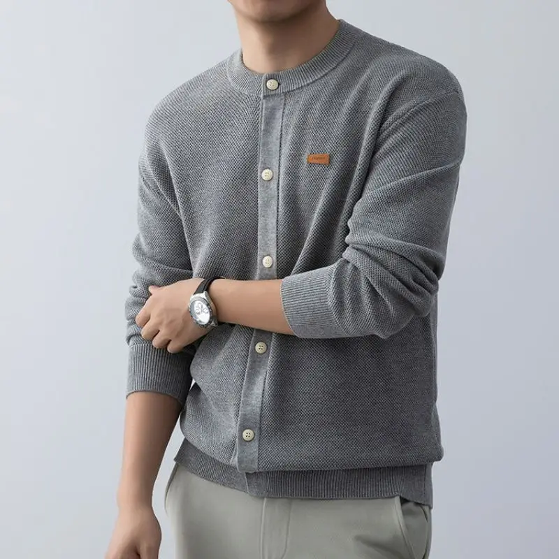 

Новые модные осенне-зимние мужские простые базовые повседневные модные однотонные однобортные однобортные вязаные кардиганы с круглым вырезом и длинными рукавами мужские