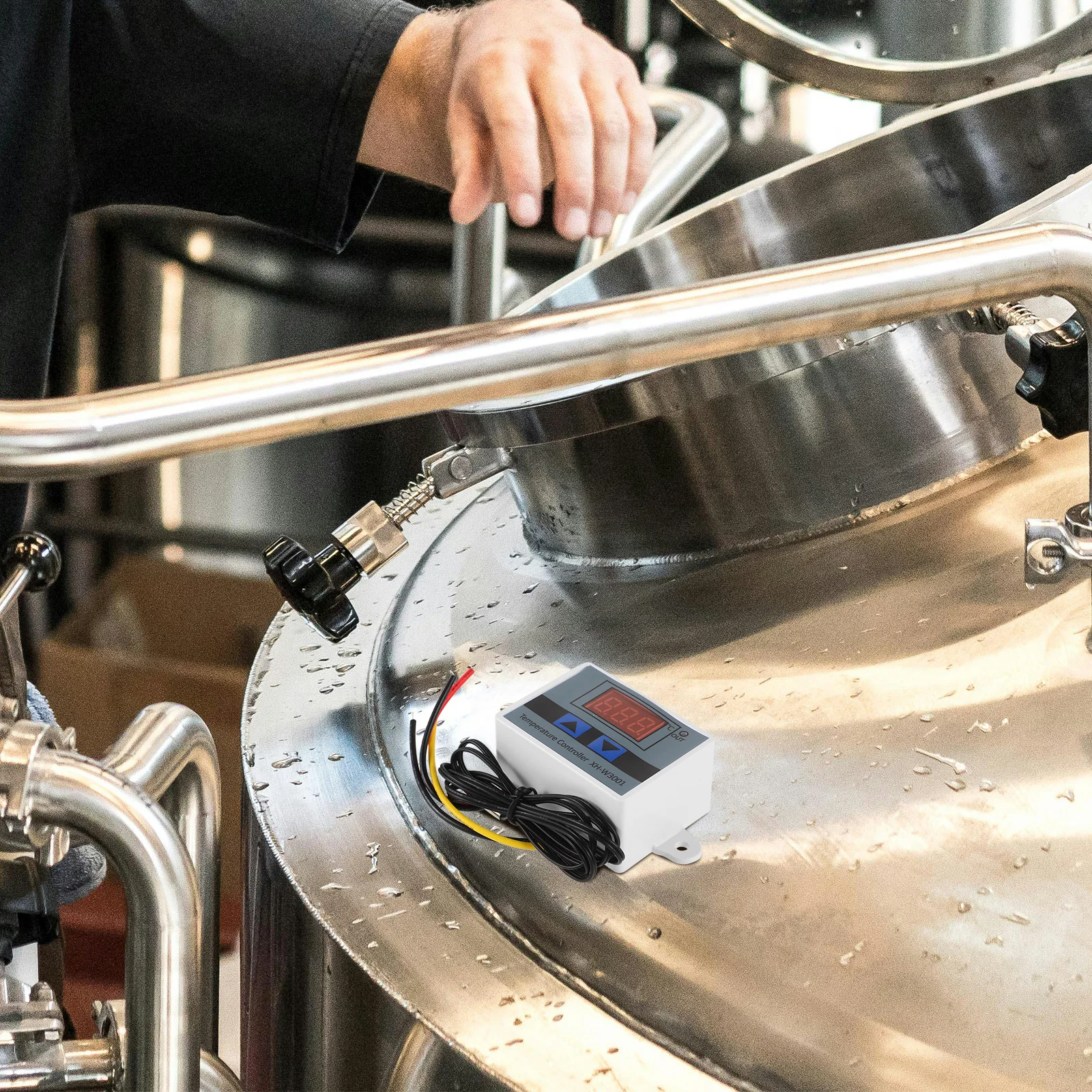 

Plastic Digital Temperature Controller Programmable Heating Cooling Thermostat Controller Temperature Sensor Range -50 to 110