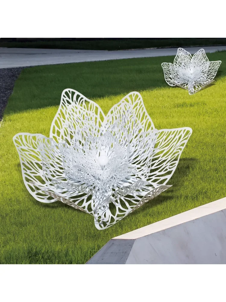 Creative Design Garden Decoration Courtyard Outdoor Stainless Steel Rose Sculpture Abstract Flower Cutout Park Landscape Decora