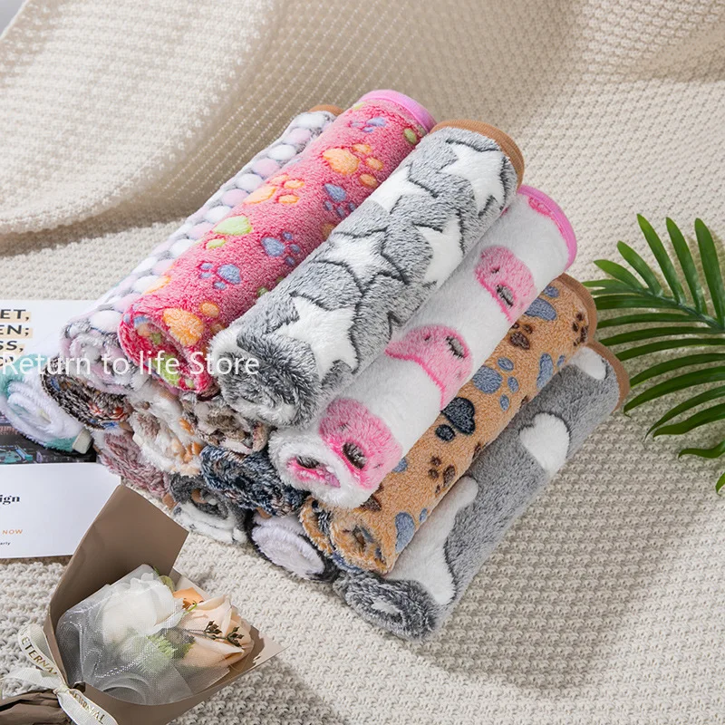 Warm Soft Pet Dog Blanket Mat Plush Thin Pet Sleeping Blanket for Dogs Cats Warm Breathable Cat Cover Blanket Pet Supplies