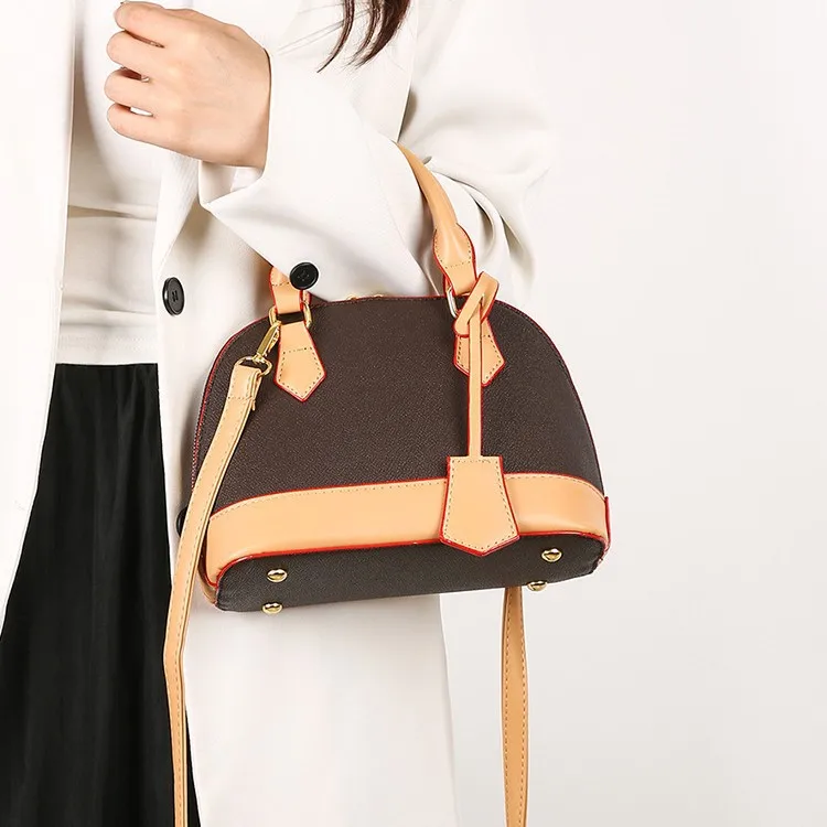 حقيبة أنيقة على شكل صدفة للنساء 2025 جديدة، محفظة كروس مونوغرام مع حزام قابل للتعديل، تصميم تشبه الجنية لجميع المناسبات