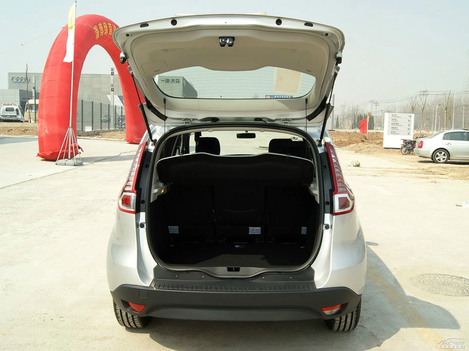 

528MM 2PCS Back Door Stay For RENAULT SCENIC III MK3 MPV 2009 2010-2016 Rear Tailgate Boot Gas Spring Struts Prop Lift Support