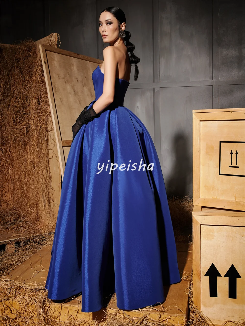 تخصيص الطراز الحديث الكلاسيكي Charmeuse الطية ألف خط الحبيب فساتين طويلة مخصصة فساتين المناسبات جودة عالية رائعة