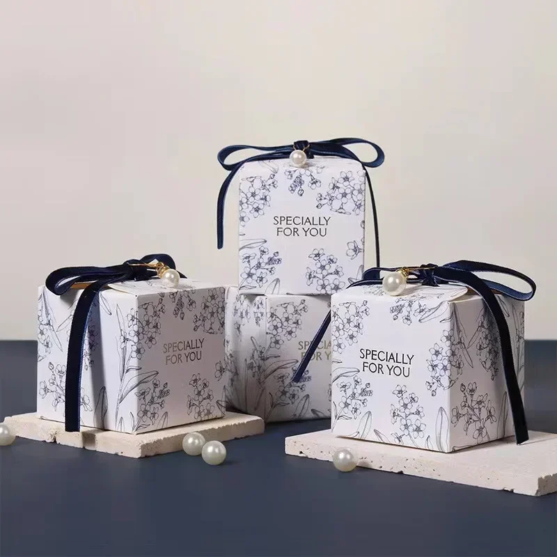 1Pcs Blue Flower Wedding Souvenirs Gift Boxs with Handle for Guest Small Candy Box Cardboard Paper Present Birthday Packing Bag