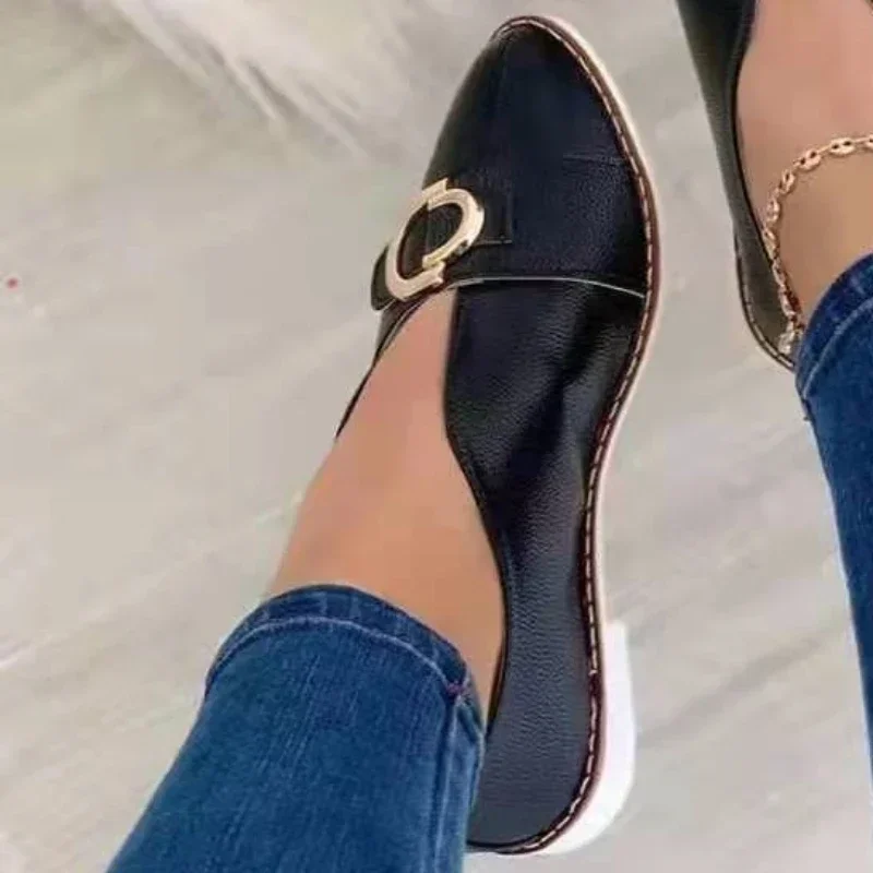 Bombas de salto baixo para mulheres, dedo apontado, decoração de metal, boca rasa, sapatos femininos, slip-on, sólido, marca, à venda, outono, 2024