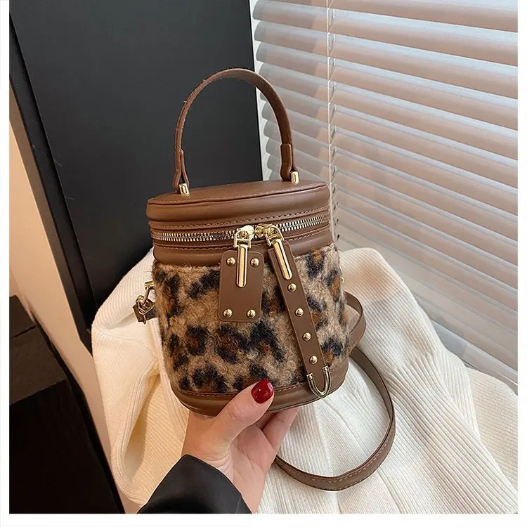 

Autumn New 2595 Thousand Bird Grid Light Luxury Fashion Simple Niche Design Trend Versatile Commuter Shoulder Messenger Bag