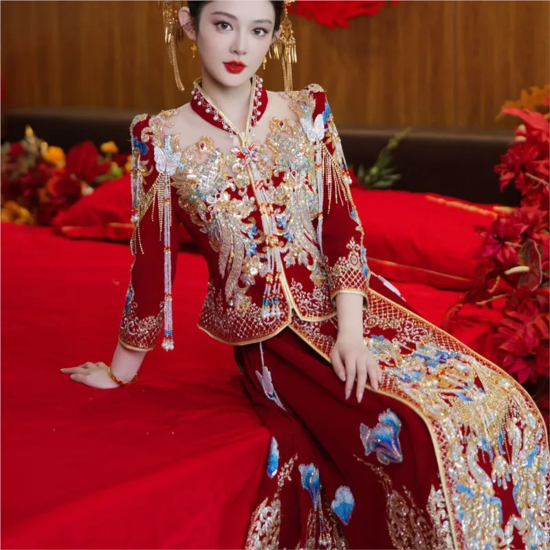 A new style of light luxury Chinese-style wedding dress with red embroidery for toasting is now available
