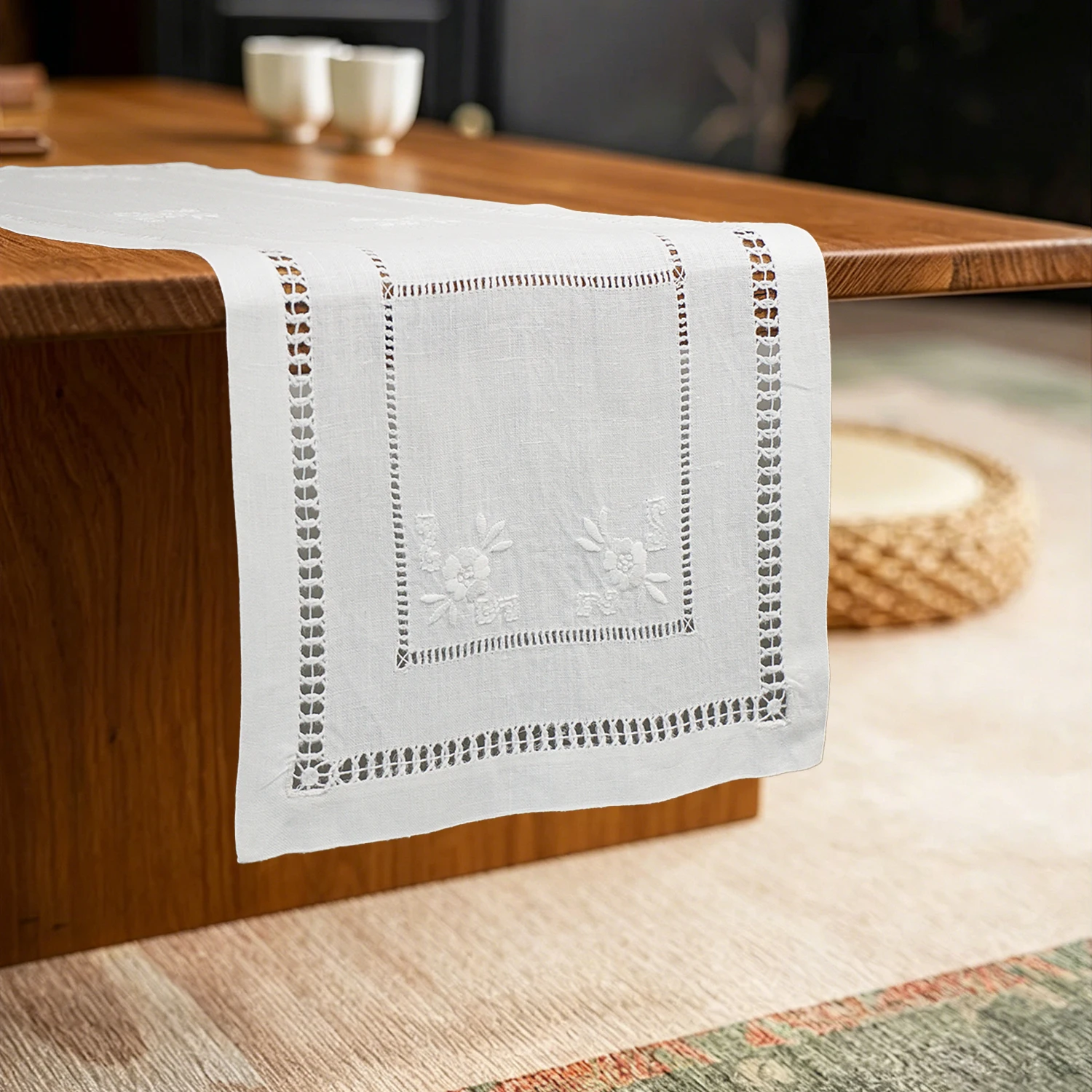 Handgefertigter Leinen-Tischläufer mit Stickerei – 10x33 Zoll schmaler dekorativer Schal für Kommoden, 100% reines Leinen mit exquisitem Blumenmuster, elegant – Detail 4