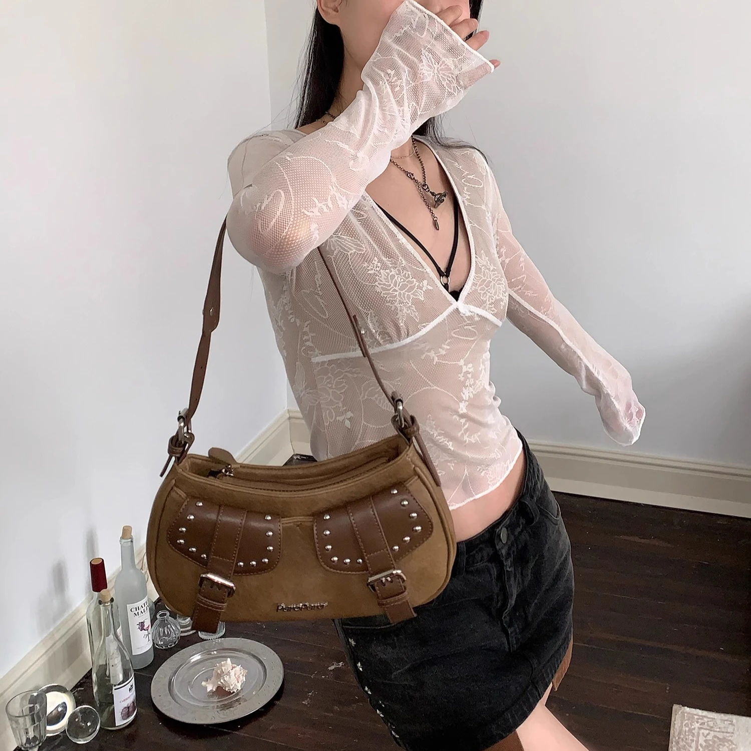 حقيبة ساعي Sweetheart Light Punk جديدة أصلية أمريكية عتيقة ببرشام تحت الإبط حقيبة ملونة ملمعة