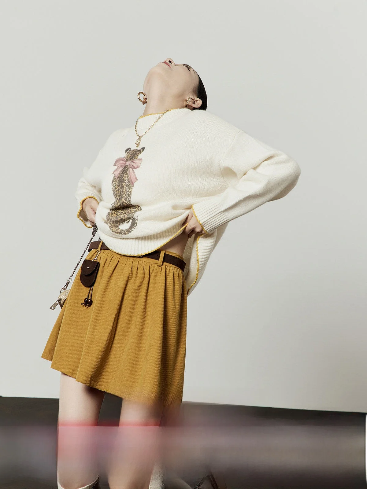 

Белый шерстяной свитер для женщин с узором в виде леопардовых пятен, свободного кроя, с длинными рукавами, круглым вырезом, утепленный.