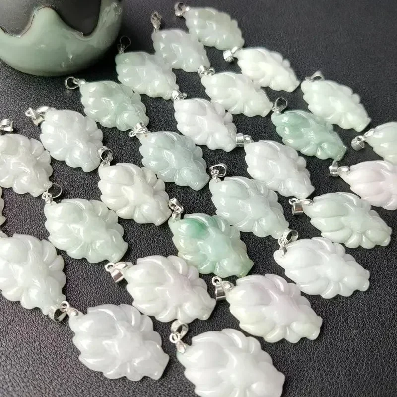 

1pc Natural Emerald Nine Tailed Fox Pendant Necklace Charm Jewellery Fashion Hand-Carved Man Woman Luck Gifts Amulet Free rope