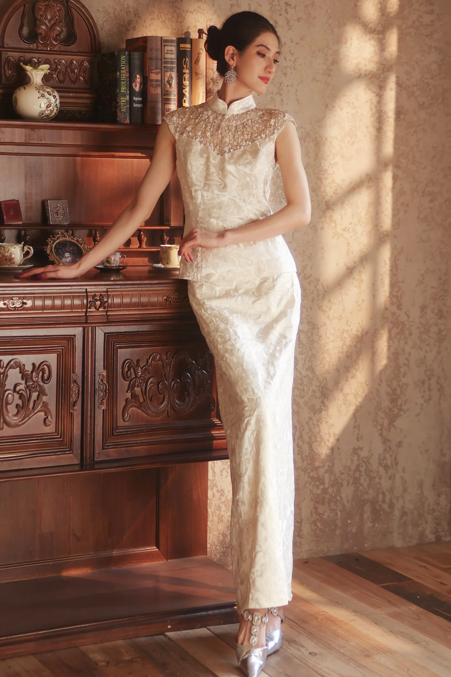 

Sexy Ladies Sheath Skirt Set Fashion Women's Shirt Sleeve Beige Top Chinese Silk Cheongsam Outfits