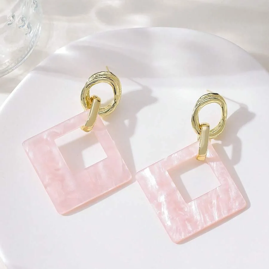 

A Pair Of Exquisite, Simple Geometric Square Earrings Made Of Metal, Light Luxury Earrings