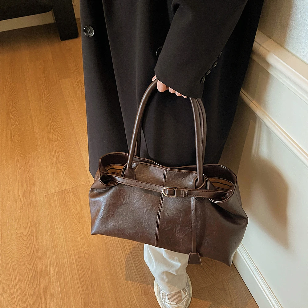 حقيبة نسائية ريترو ذات سعة كبيرة جديدة للخريف والشتاء بتصميم متخصص بكتف واحد تحت الإبط حقيبة كاجوال للتنقل في العمل