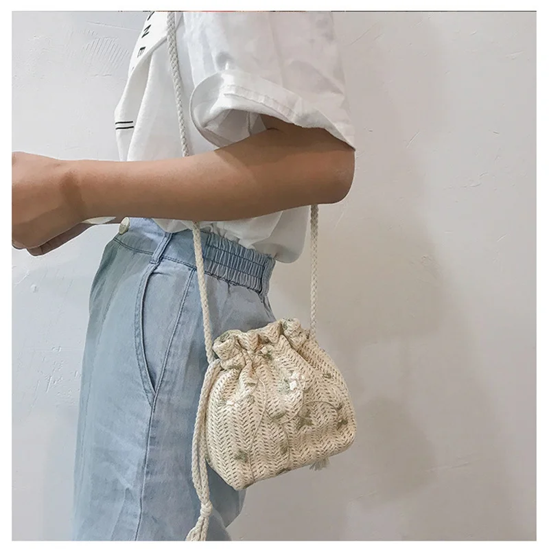 Fashion Small Shoulder Bags Women Beach Straw Woven Flower Embroidery Bags Ladies Lace Crossbody Handbags Drawstring Bucket Bag