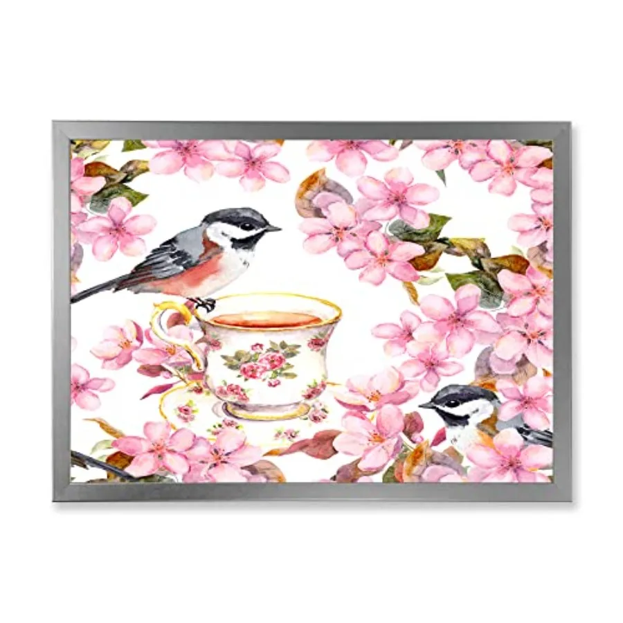 Cuadro tradicional enmarcado con diseño de pájaros y flores en taza de té