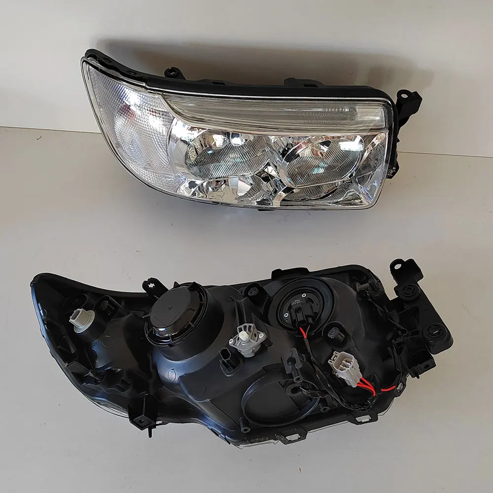A Pair Car Headlight For Subaru Forester SG5 SG6 SG69 SG9 SG9L