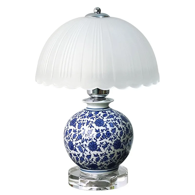 High-grade blue and white porcelain table lamp retro American bedroom bedside table lamp creative new Chinese style decorative