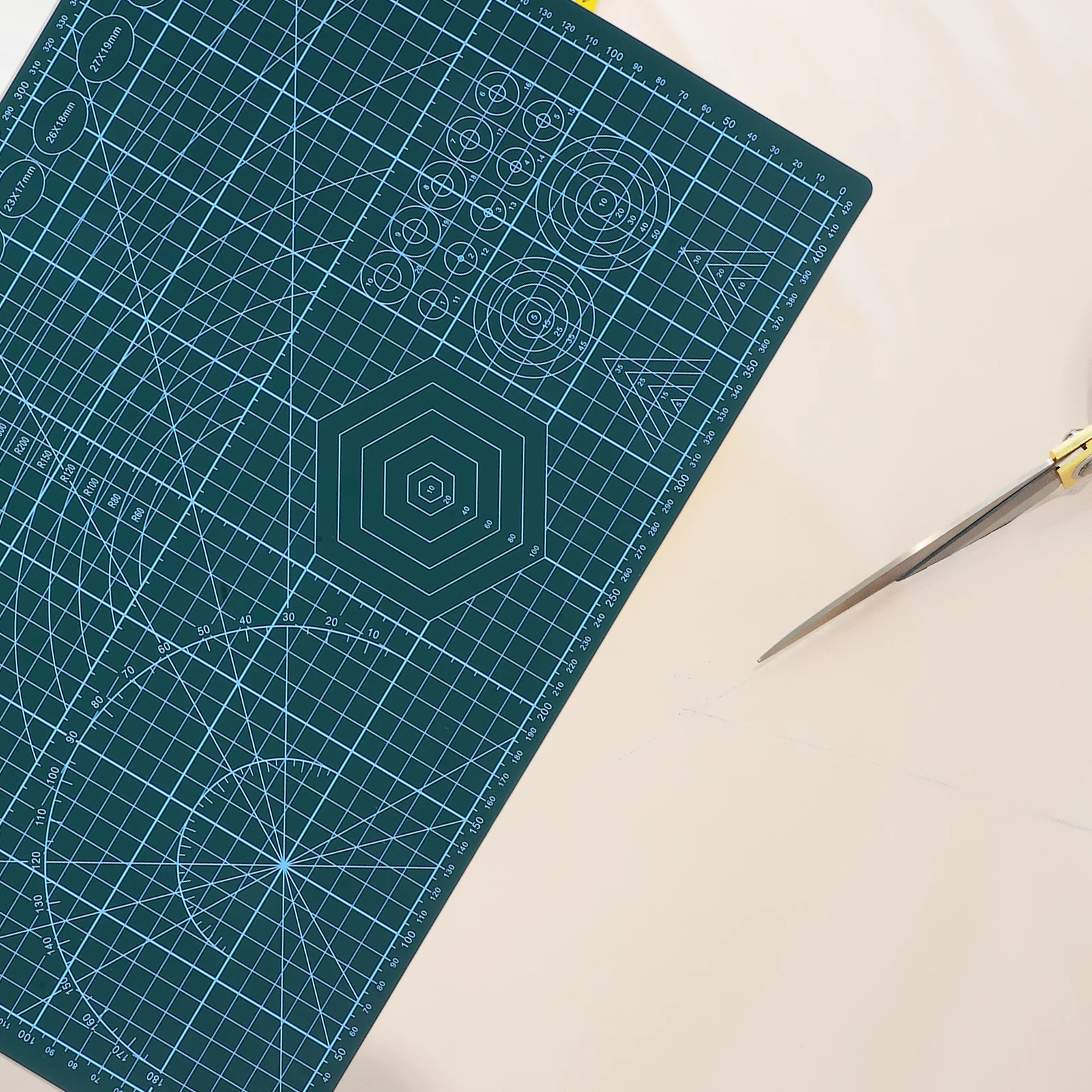 45X30 سنتيمتر شبكة قطع حصيرة بولي كلوريد الفينيل دائم الذاتي شفاء سطح للحرف اليدوية هواية مكتب العمل حصيرة قطع الوسادة أدوات حرفية الخياطة #1