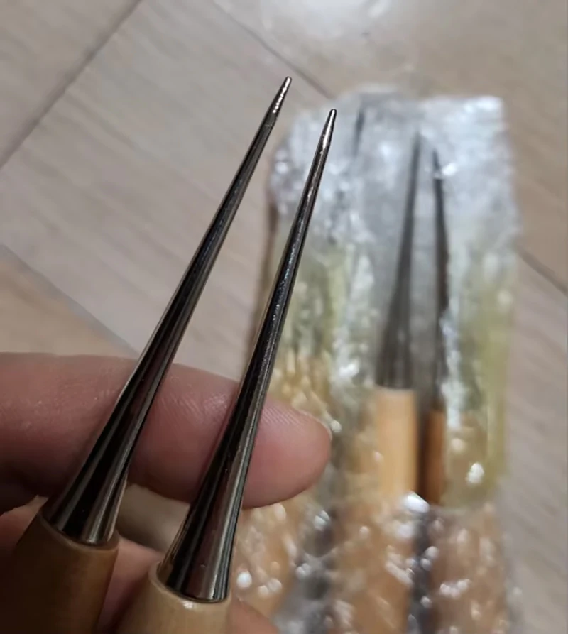 WUTA 2pcs Leather Hand Stitching Awl Tool Leather Craft Hole Punch Tools Sewing Punching Hole Maker Stitching Over Stitch