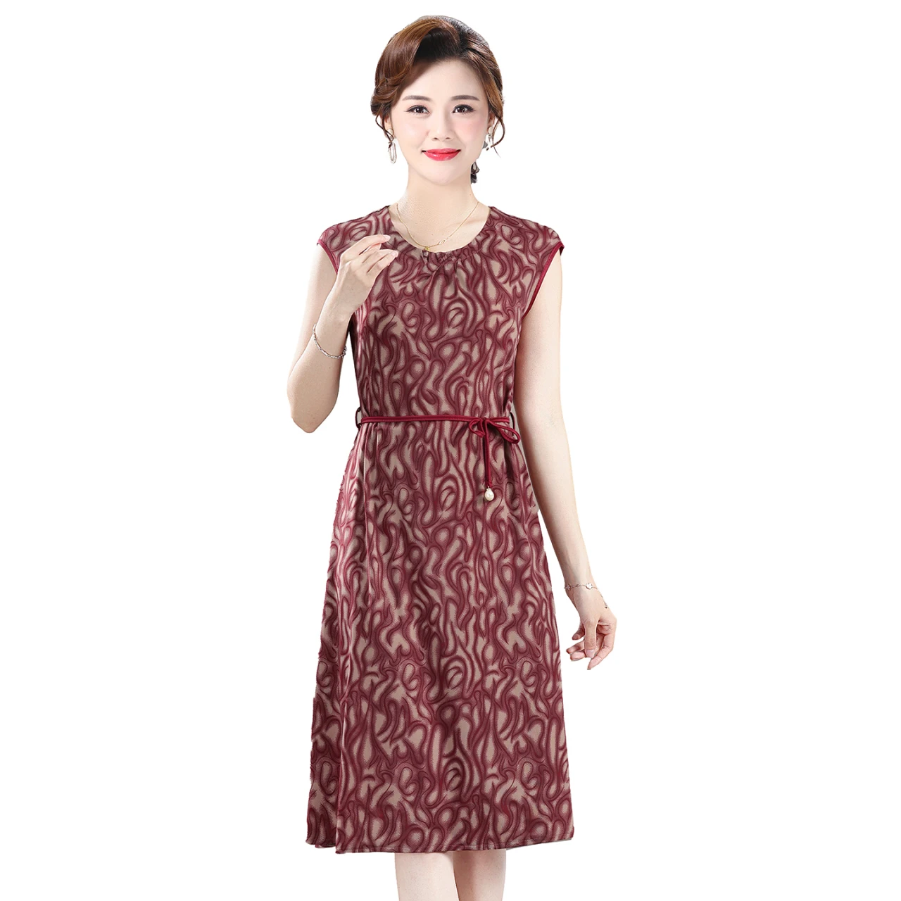 Damen-Midikleid mit Blumenmuster, O-Ausschnitt und Bindegürtel, ärmellos, temperamentvolles langes Kleid für Freizeit und Urlaub.