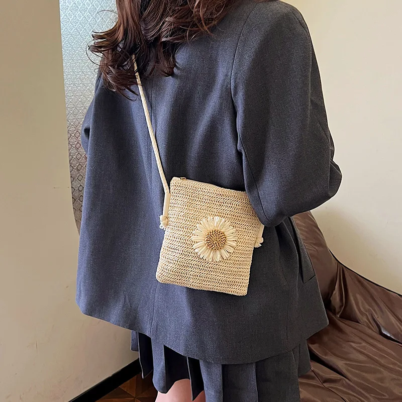 

Casual Women Girls Flower Woven Bag Small Crossbody Bag Fashionable Summer Handbags Phone Bag Coin Purse 2025 New Gift