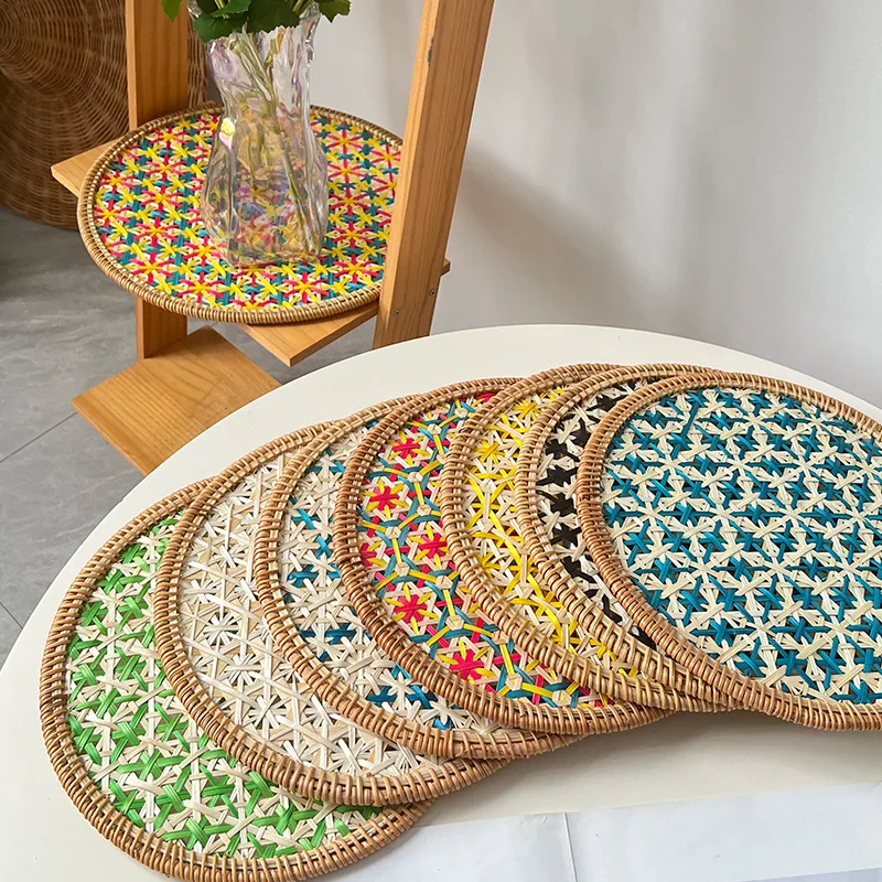 Tissage rétro en rotin et bambou fait à la main, couleur caractéristique, circulaire domestique, résistant à la chaleur et à isolation thermique, coussin de théière