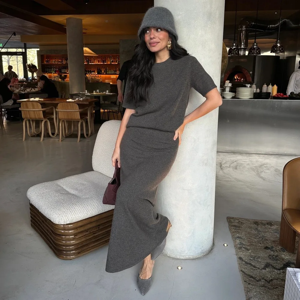 

Knitted 2-Piece Set Women's Short Sleeve Long Skirt 2026 Autumn Winter Office Minimalist Solid Color Set