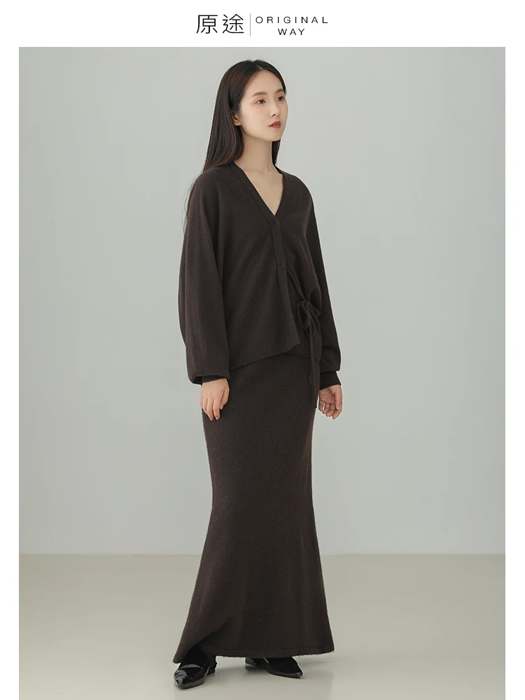 

Fashionable Yak Wool Blend Knitwear Set Women's Long Sleeve V-Neck Sweater And Woolen Skirt Autumn Collection